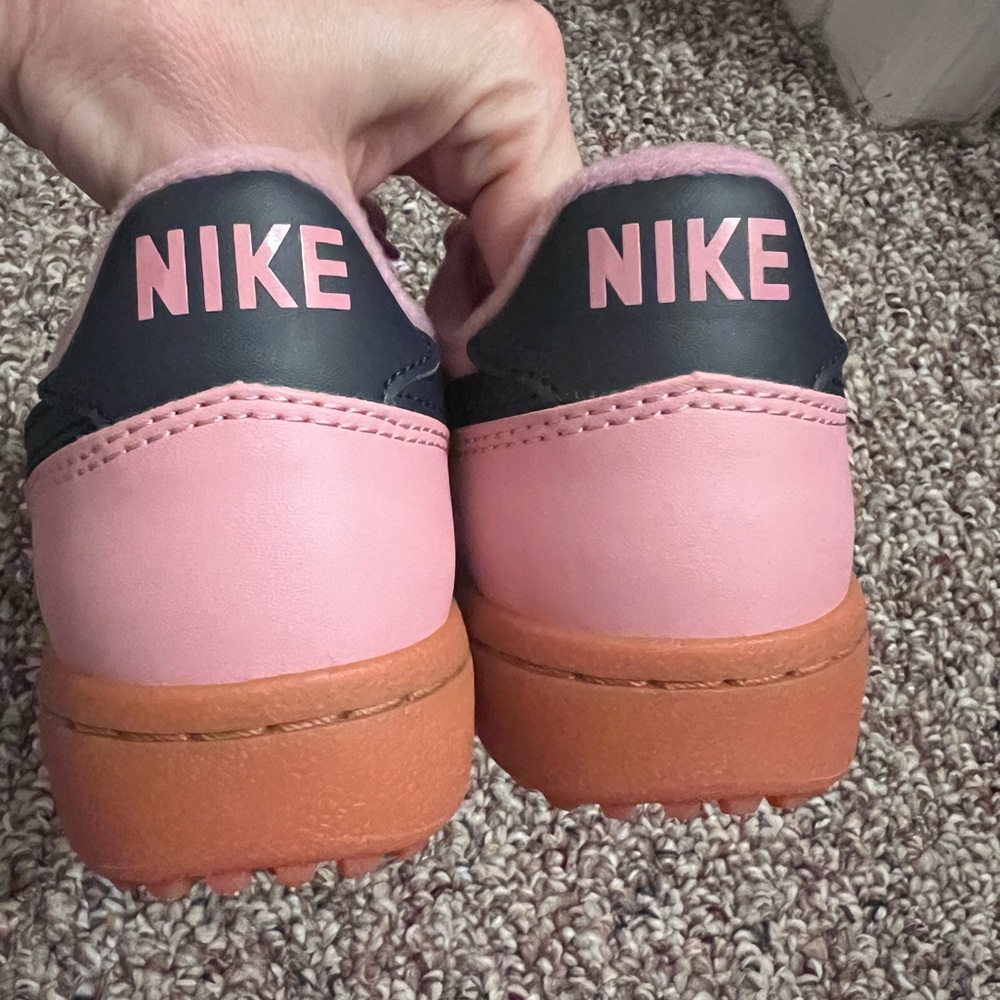 Brand new !!! Nike Women's Pink Sneakers - Picture 5 of 9